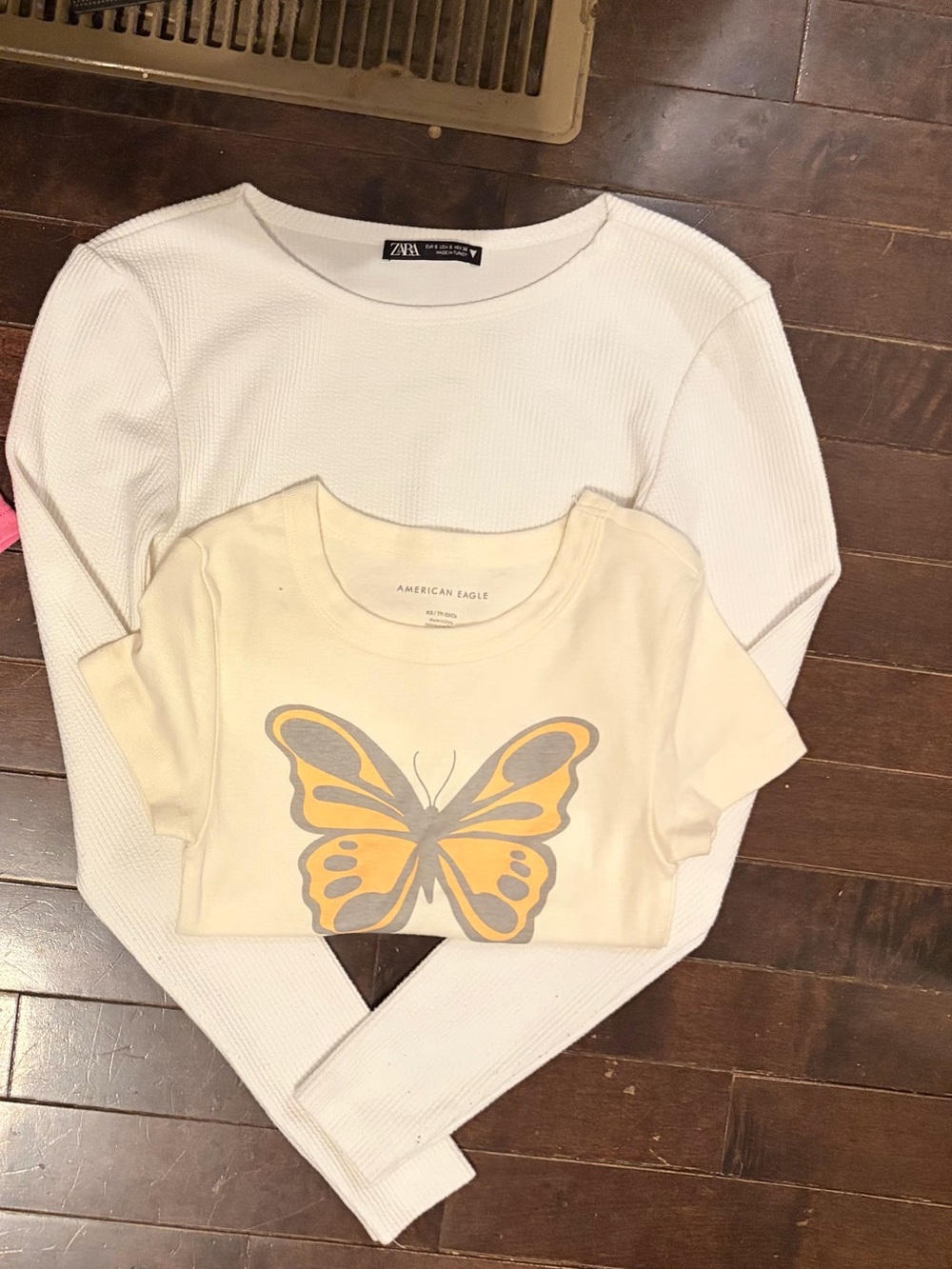 2 crop topAmerican Eagle Outfitters Cream Crop Tee with Yellow Butterfly Graphic